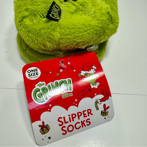 NWT. Grinch fuzzy soft Slipper Socks feature the Grinch’s classic face in green - Picture 2 of 10